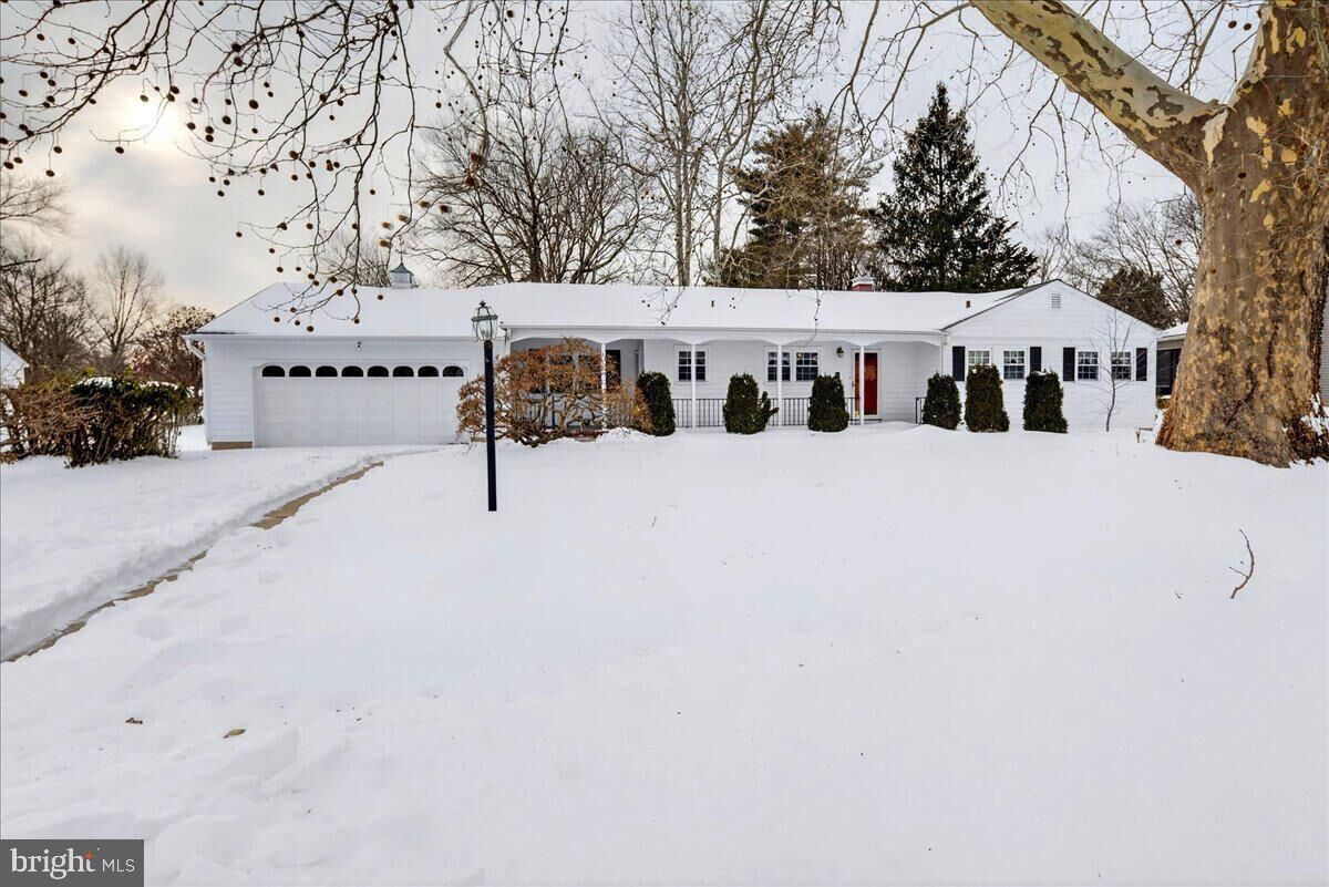 Property Photo:  6 Royal Oak Rd  NJ 08648 