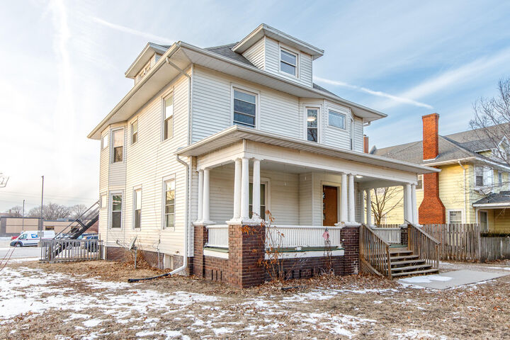 Property Photo:  611 Kellogg Avenue  IA 50010 