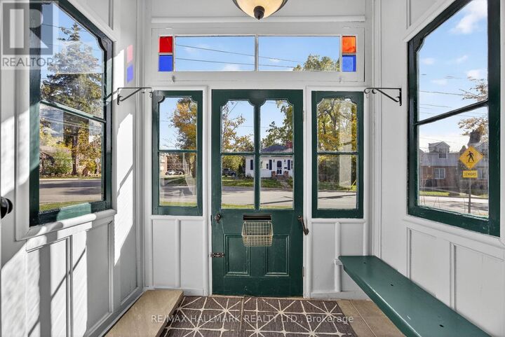 Property Photo: 84 Wellington Street East ON L4M 3K9