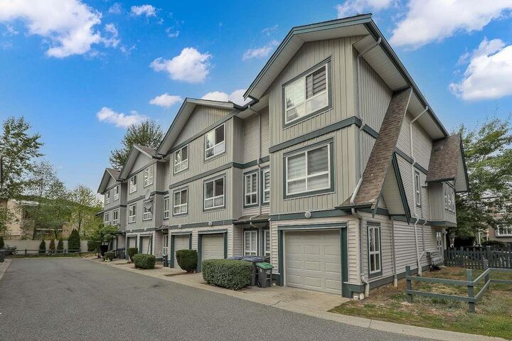 Photo de la propriété:  12730 66 Avenue 2  BC V3W 1P3 