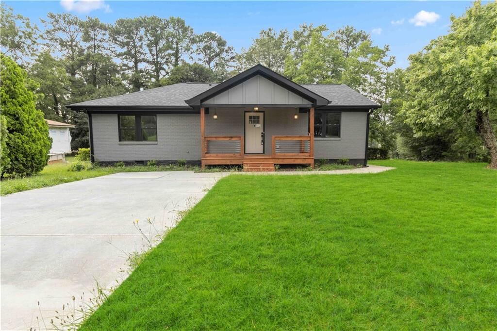 Property Photo: 3435 Maplehurst Drive GA 30032