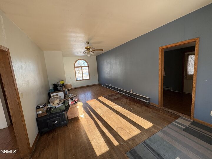 Property Photo:  715 4th Street  ND 58433 