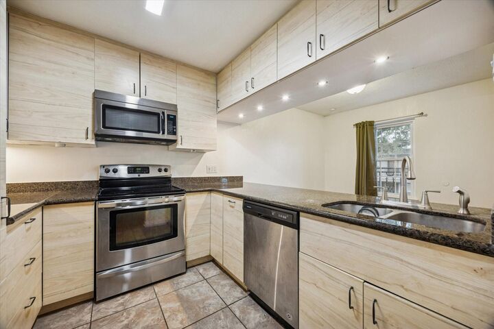 Property Photo:  3131 Southwest Freeway C33  TX 77098 