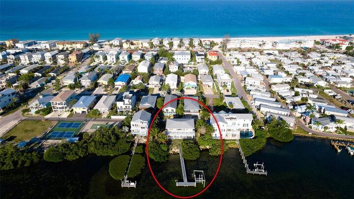 Property Photo: 2512 Avenue A FL 34217