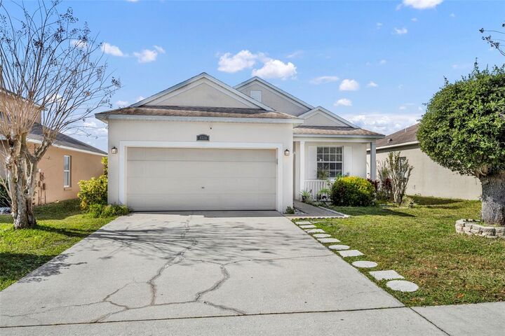 Property Photo:  4718 Waterside Pointe Circle  FL 32829 