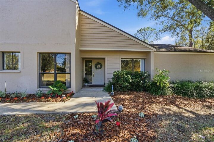 Property Photo:  4230 Glen Haven Lane 4230  FL 33618 