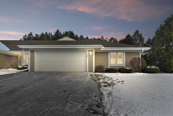 Property Photo:  7508 W Mequon Square Dr 3  WI 53092 
