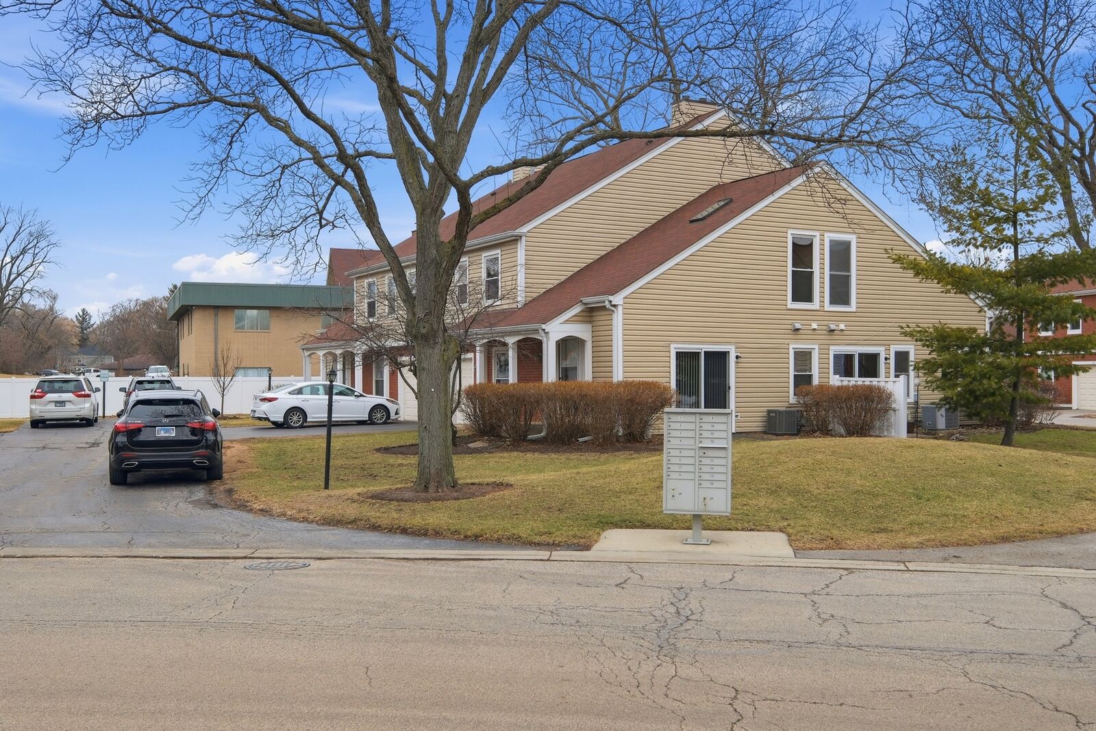 Property Photo:  14 S Stonington Drive  IL 60074 