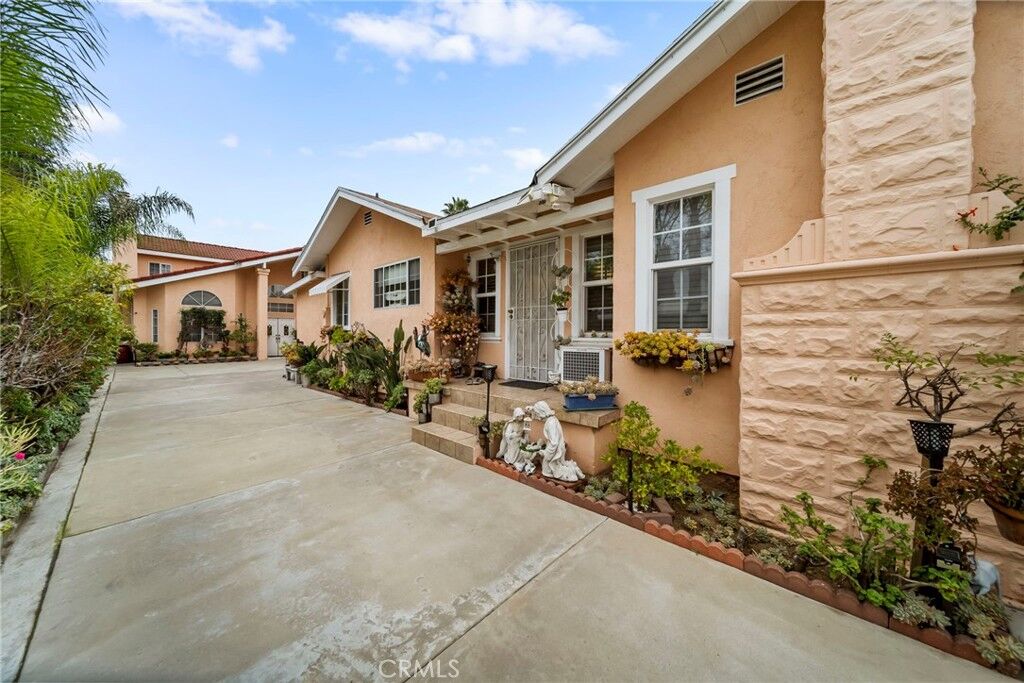 Property Photo: 1747 N Avenue 46 CA 90041