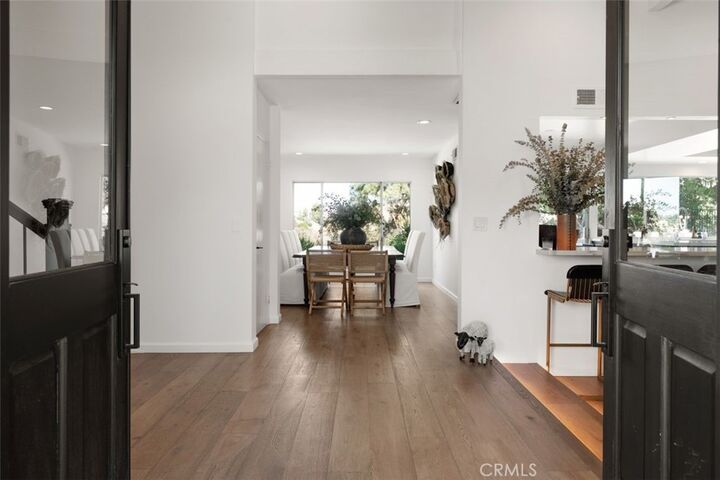 Property Photo:  3960 Ellenita  CA 91356 