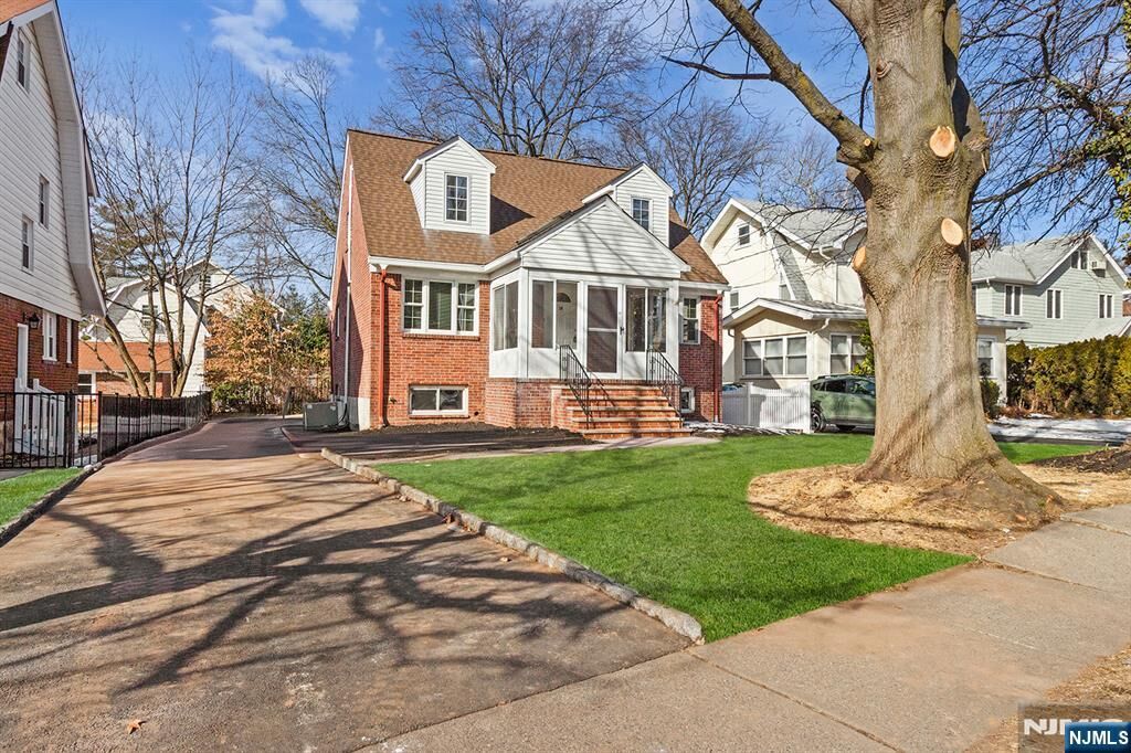 Property Photo:  28 Glenwood Avenue  NJ 07605 