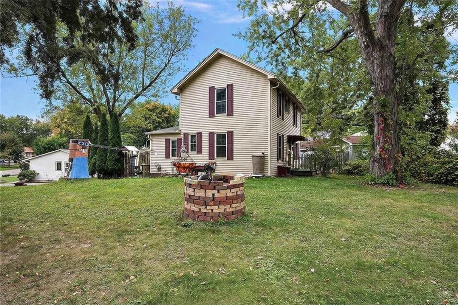 Property Photo: 1409 Hillsboro Avenue N MN 55427