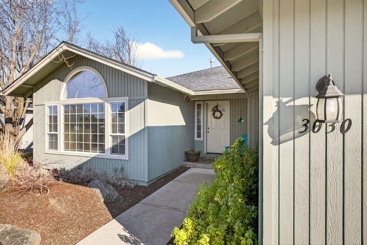 Property Photo:  3030 Adams Circle  OR 97504 