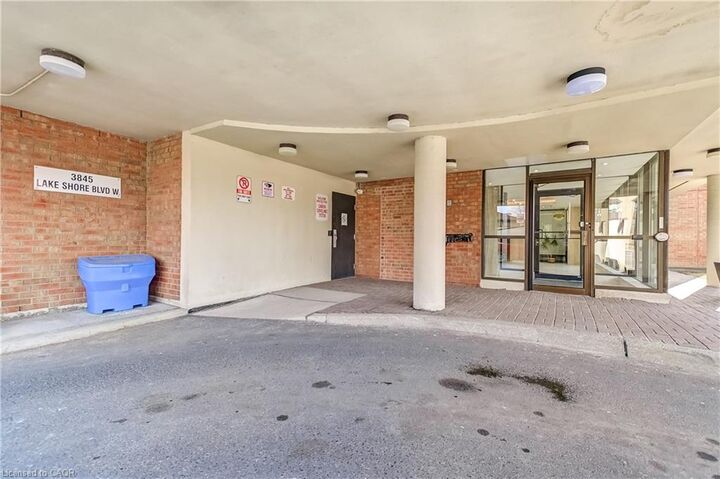 Photo de la propriété: 3845 Lakeshore Boulevard W 804 ON M8W 4Y3