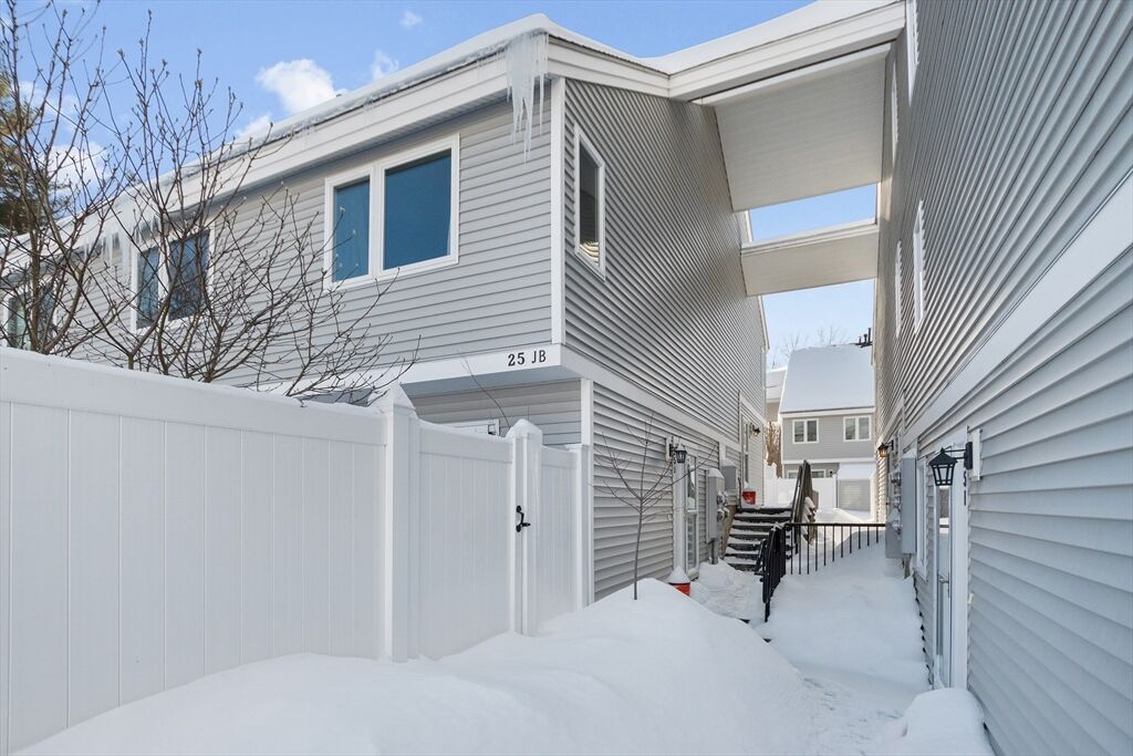 Property Photo:  25 Meadow Pond Dr J  MA 01453 