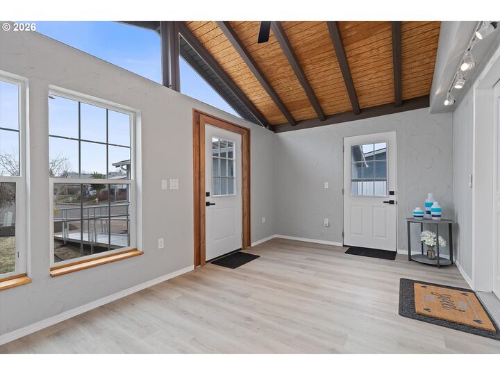 Property Photo:  1475 Abbey Ln  OR 97127 