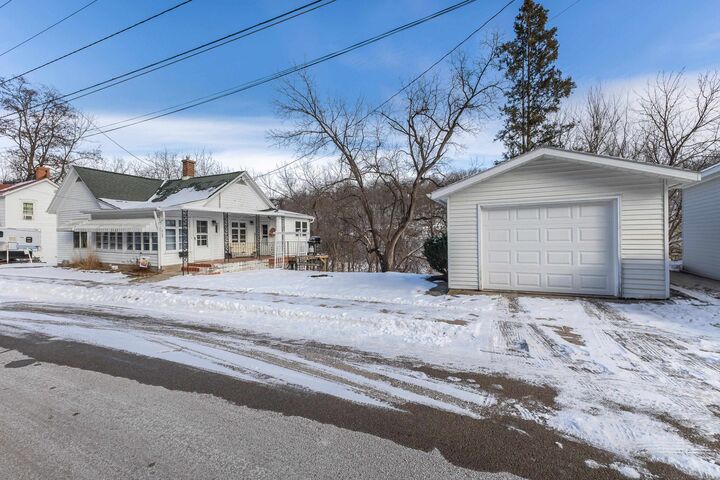 Property Photo: 469 Dewey Avenue IL 61036