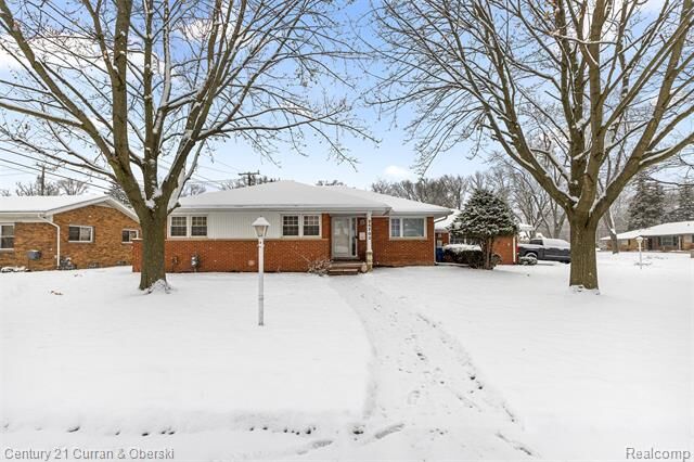 Property Photo:  25703 Loch Lomond Drive  MI 48125 