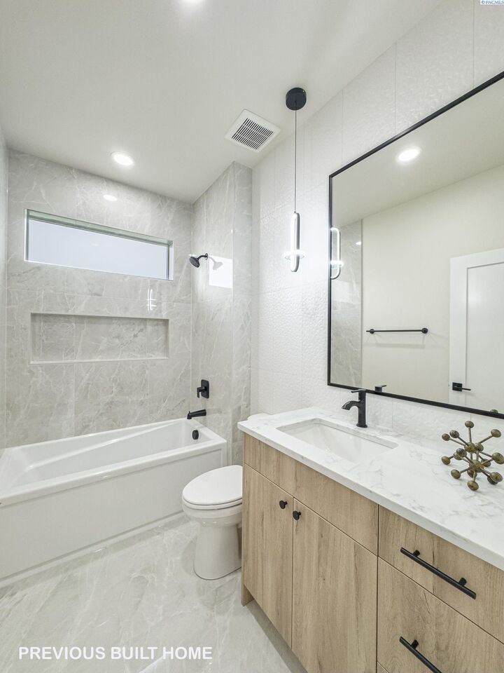 Property Photo:  2912 Meadowlark Ave  WA 99352 