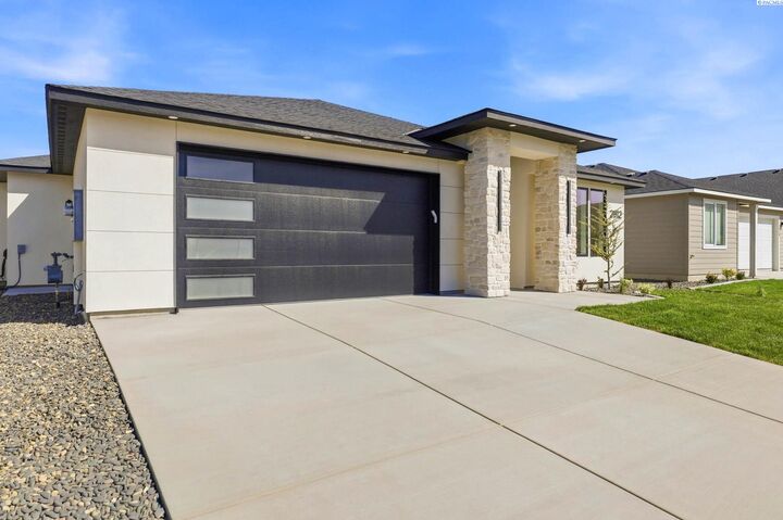 Property Photo:  2912 Meadowlark Ave  WA 99352 