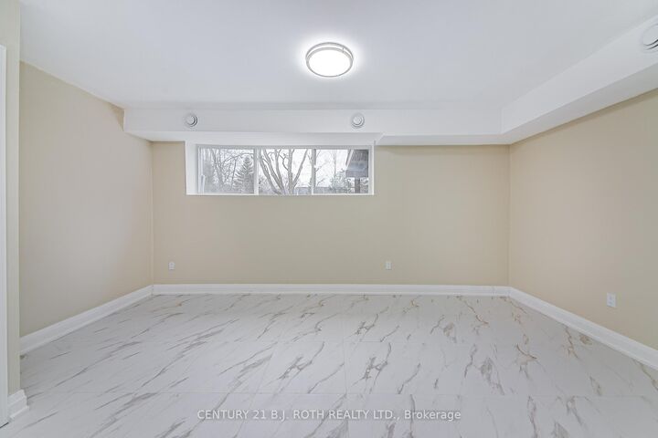 Property Photo:  98 Peel Street 1  ON L4M 3K7 