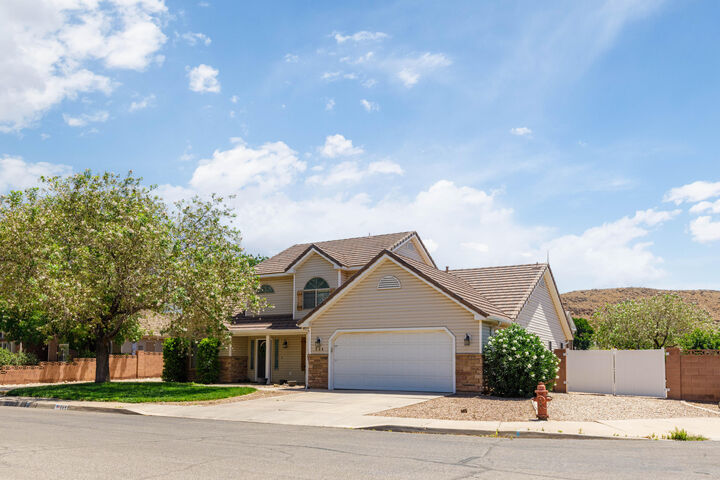 Property Photo: 584 E Meadow Ln UT 84780