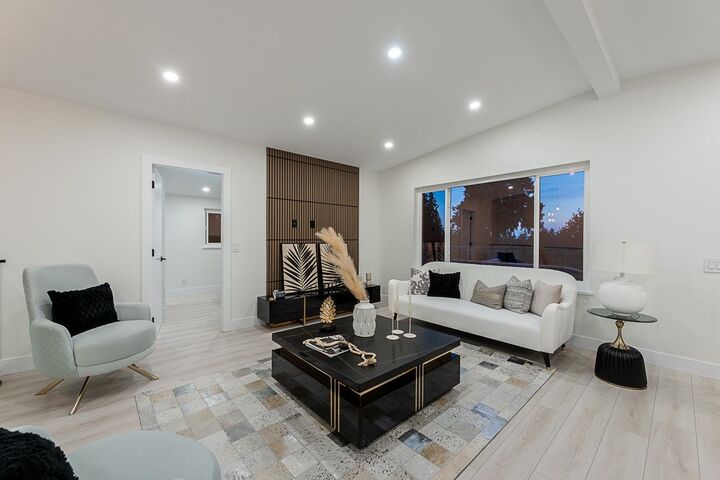 Property Photo: 531 Greenway Avenue BC V7N 3C9