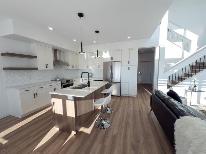 Property Photo:  35 Glenella Gardens  MB R2V 5C9 