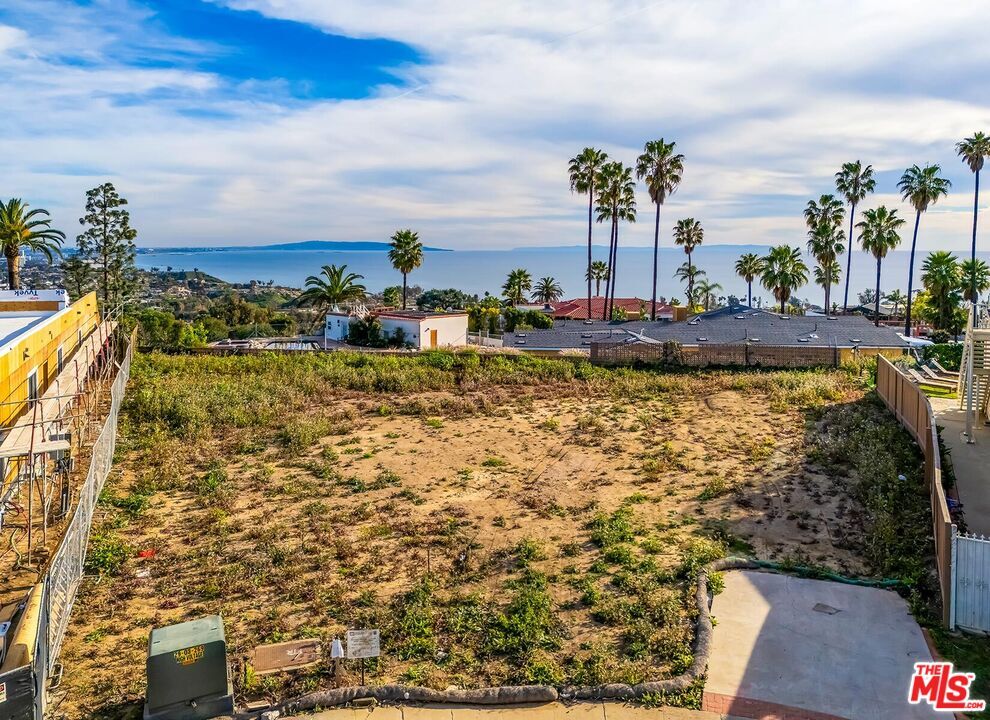 Property Photo:  16906 Scenic Pl  CA 90272 
