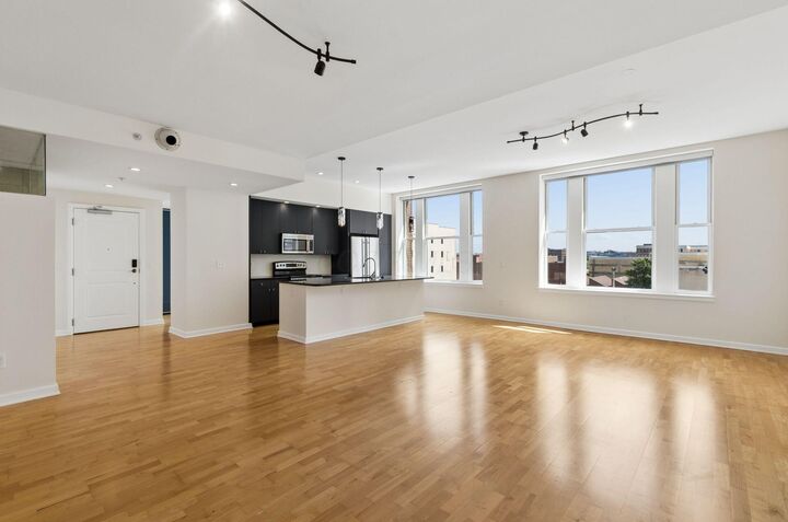 Property Photo:  145 N High Street  OH 43215 