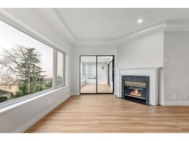 Property Photo:  15176 Buena Vista Avenue 204  BC V4B 1Y3 