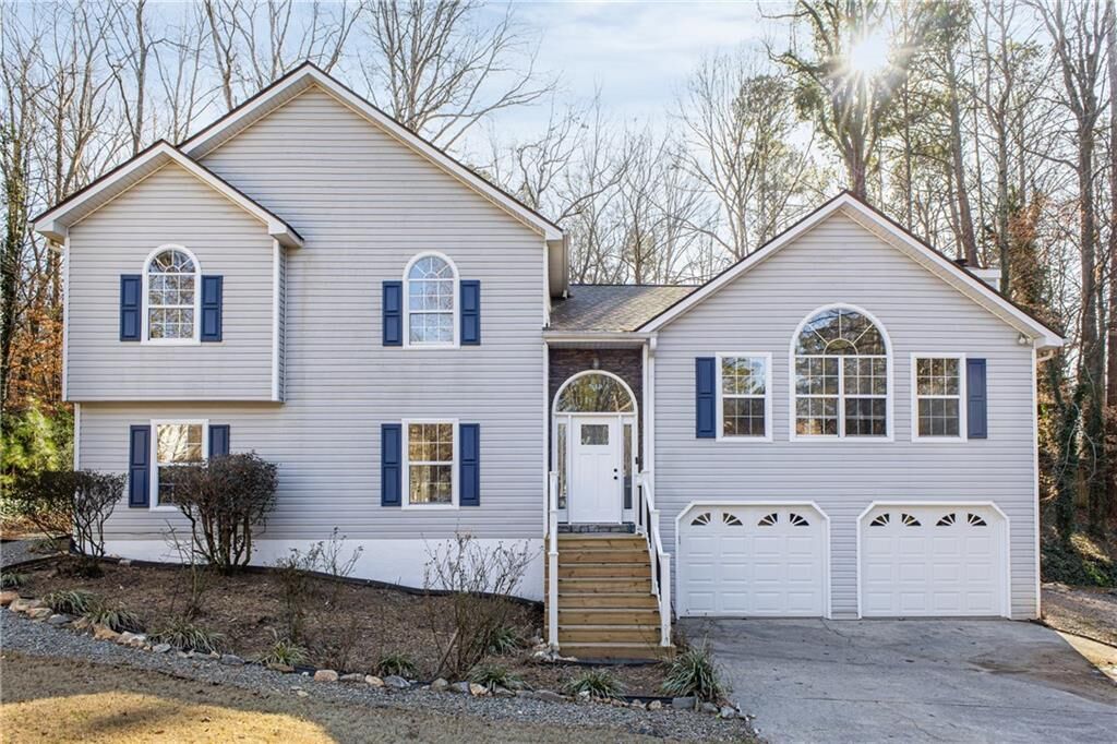 Property Photo:  204 Queensbury Court  GA 30102 