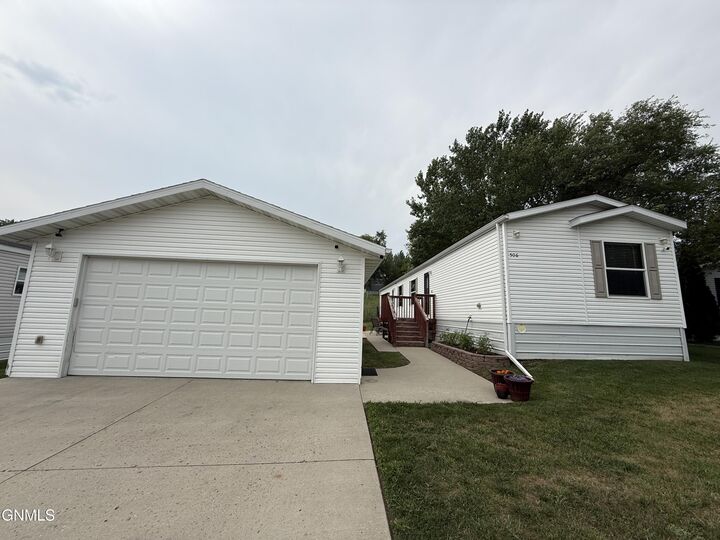 Property Photo:  4005 North 19th Street 506  ND 58503 