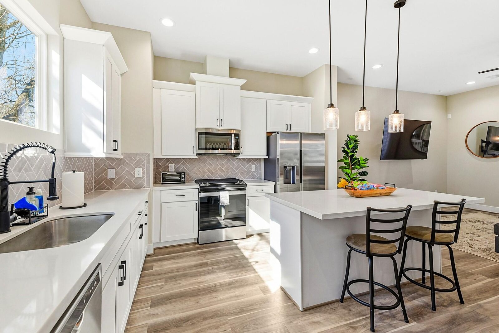 Property Photo: 1329 Buescher Drive TX 77043