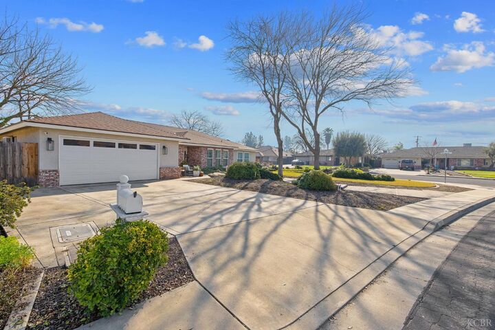 Property Photo:  2557 Chestnut Street  CA 93230 