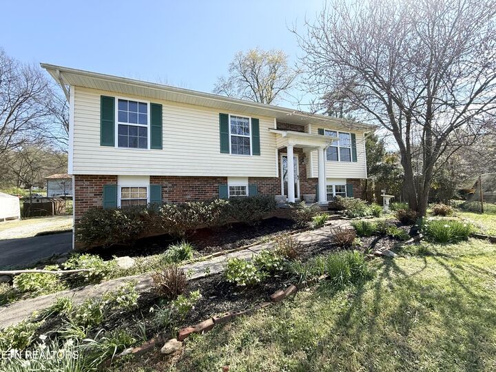 Property Photo:  220 Brampton Rd  TN 37934 