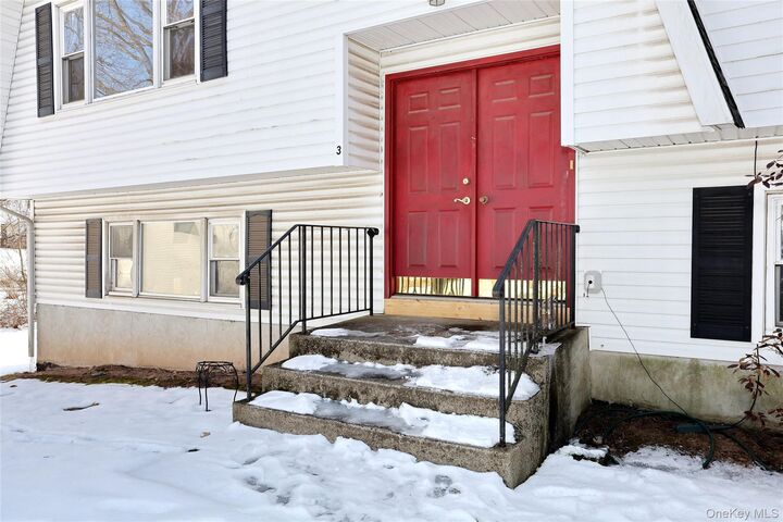 Property Photo:  3 Brettmann Circle  NY 10956 