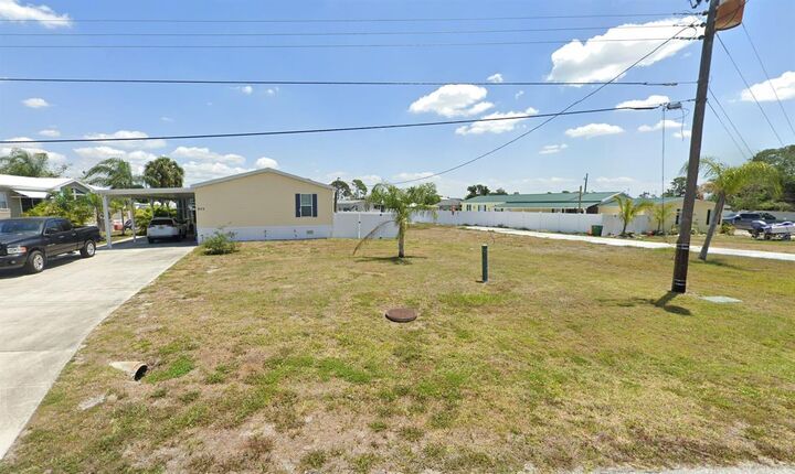Property Photo:  675 Via Cala  FL 34224 