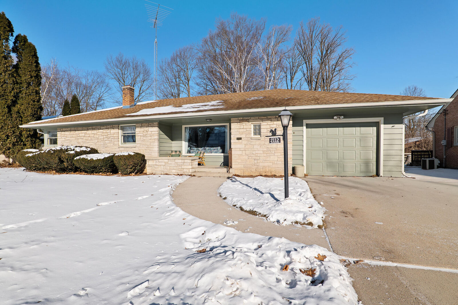 Property Photo:  2112 Markham St  WI 54220 