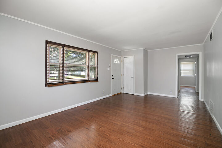 Property Photo: 729 Webster Circle W IL 60901