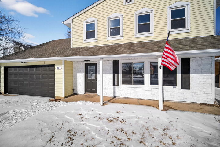 Property Photo:  811 Copley Lane  IL 60431 