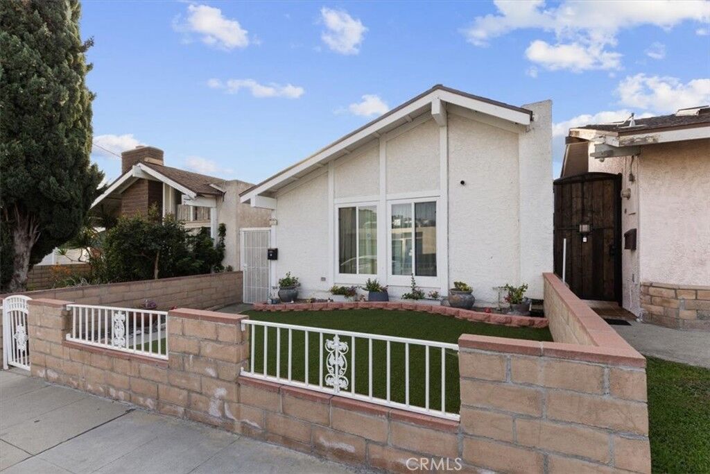 Property Photo: 1353 Termino Avenue CA 90804