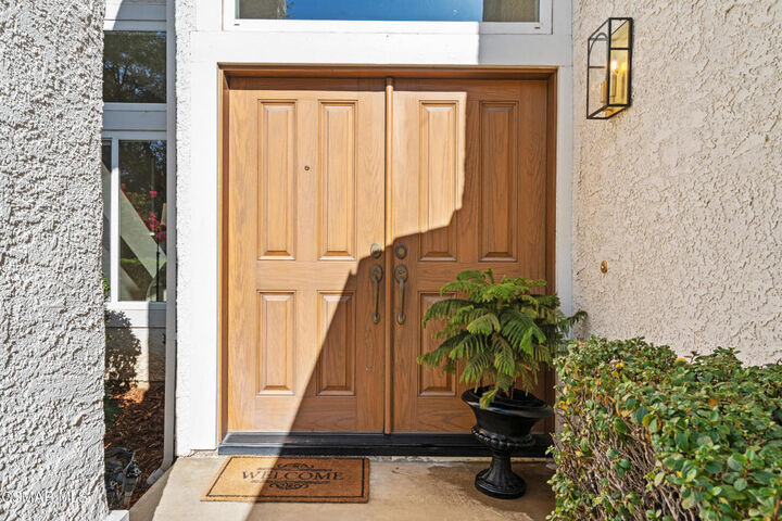 Property Photo: 454 Savona Way CA 91377