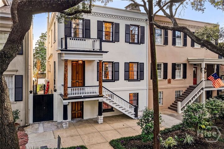 Property Photo: 215 E Jones Street GA 31401