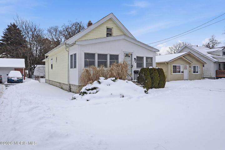 Property Photo:  914 Sawyer Road  OH 43615 