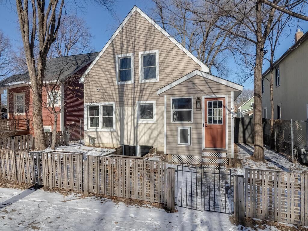 Property Photo:  675 Edmund Avenue  MN 55104 