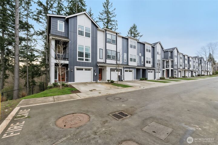 Property Photo: 13717 Admiralty Way J1 WA 98087