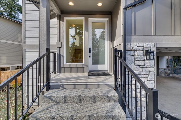 Property Photo:  815  130th Avenue NE  WA 98005 