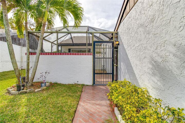 Property Photo:  6343 W Pinehurst Circle W D36  FL 33321 