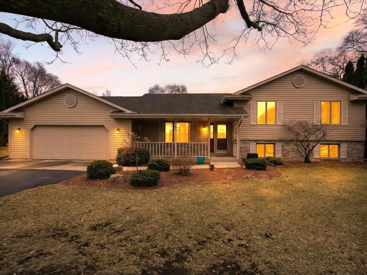 Property Photo: 2338 East Pine Tree Court WI 53563